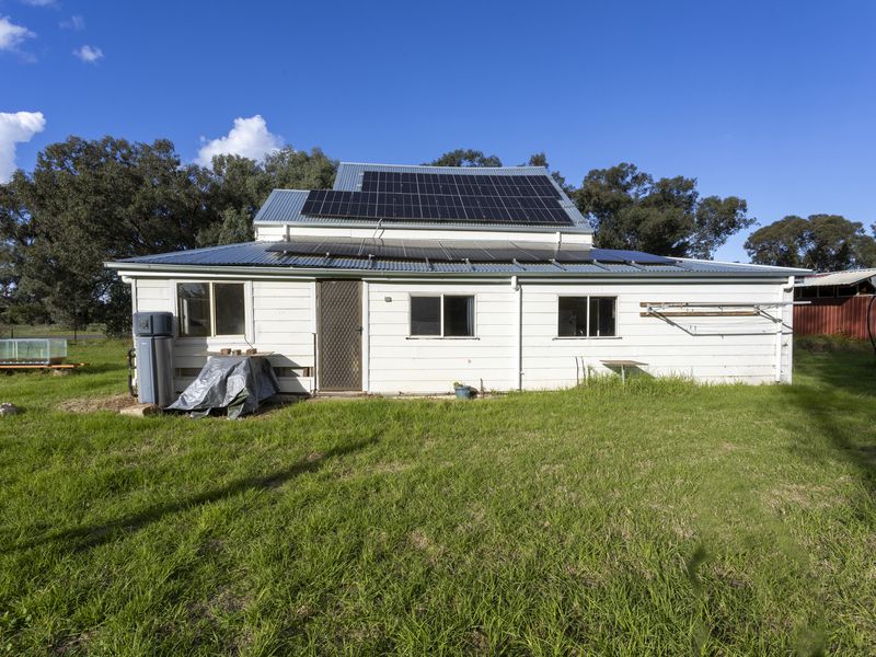 27-31 Bank Street, Gooloogong