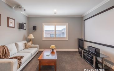 10 Cowdray Crescent, Officer