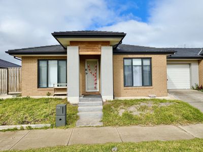 113 Holyoake Parade, Manor Lakes
