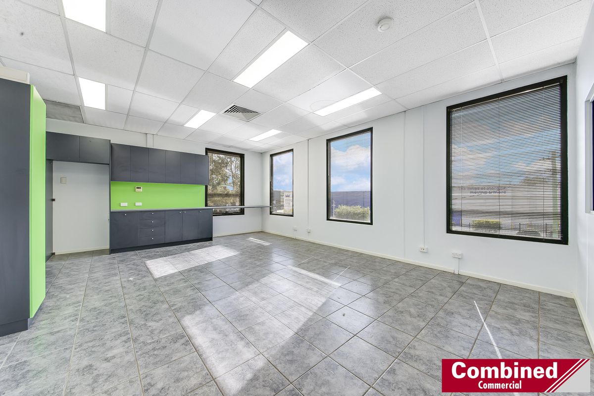 1 / 16 Porrende Street, Narellan