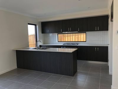 27 Stanmore Crescent, Wyndham Vale