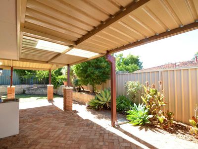 8 Rossetti Court, North Lake
