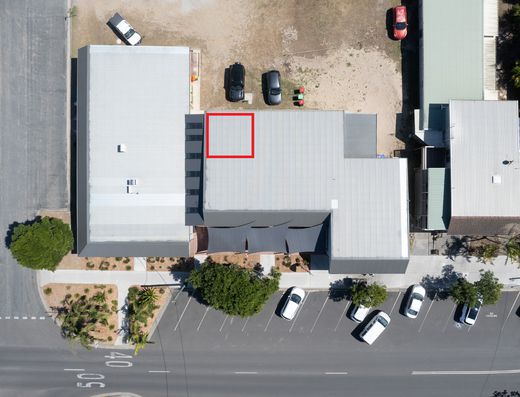 Central Space Ideal For Office Location