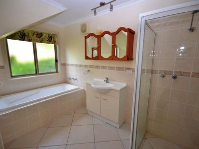 2 Marum Court , Tawonga South