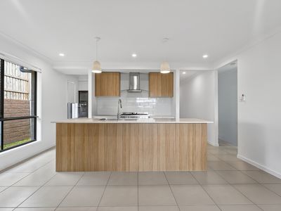 92 Lapwing Crescent, Bellbird Park