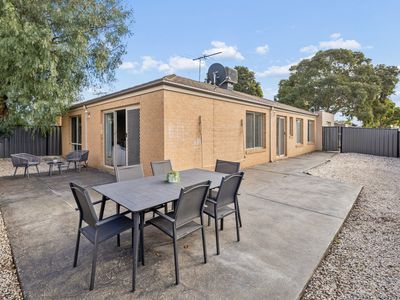 43 Billabong Crescent, Tarneit
