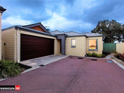 9 / 12 Arbon Way, Lockridge