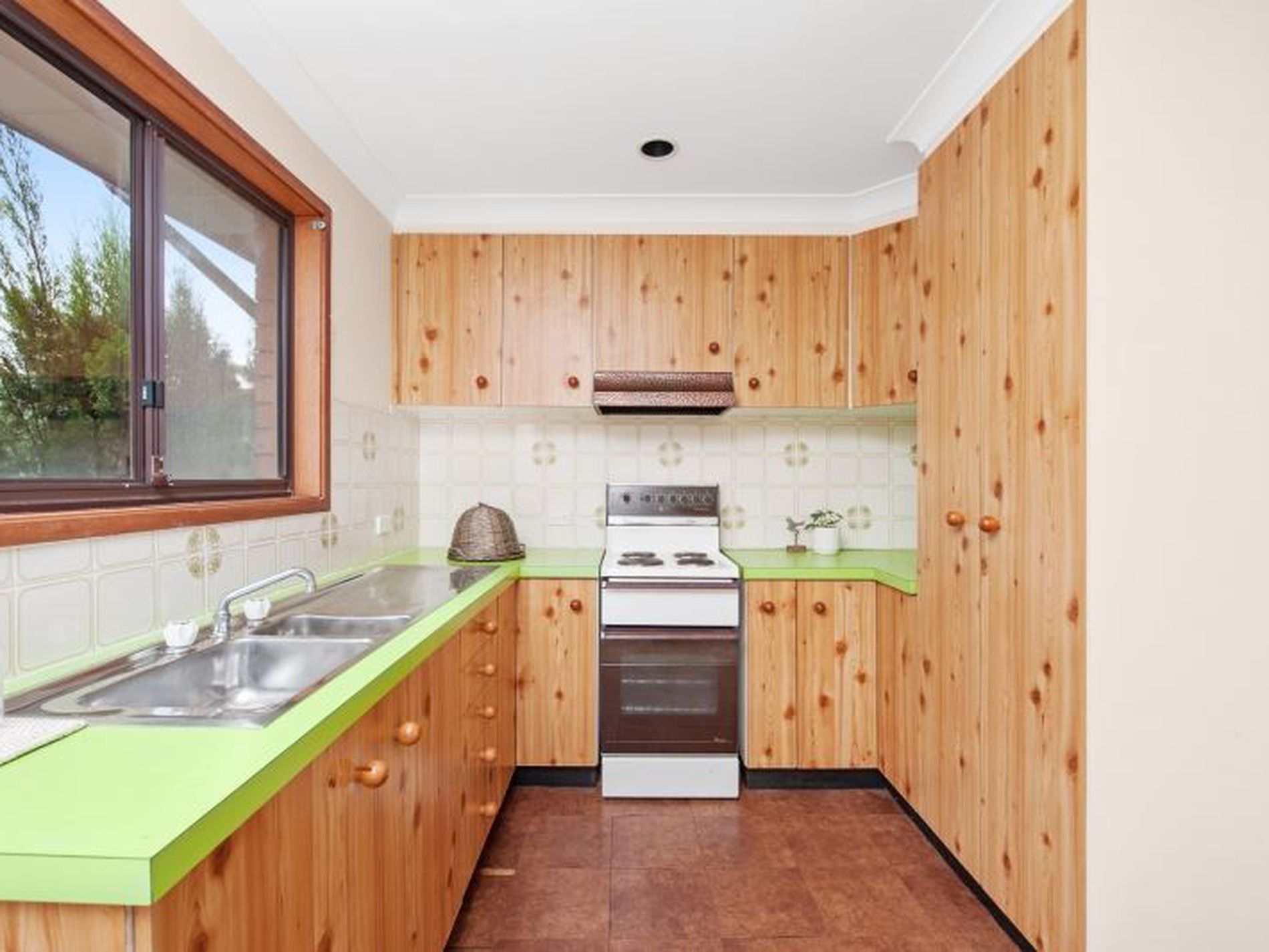 11 Kings Point Drive, Kings Point