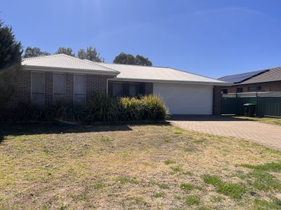 18 Dunheved Circle, Dubbo