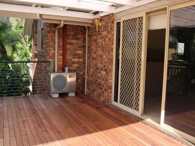 8 Kentia Court, Kawungan