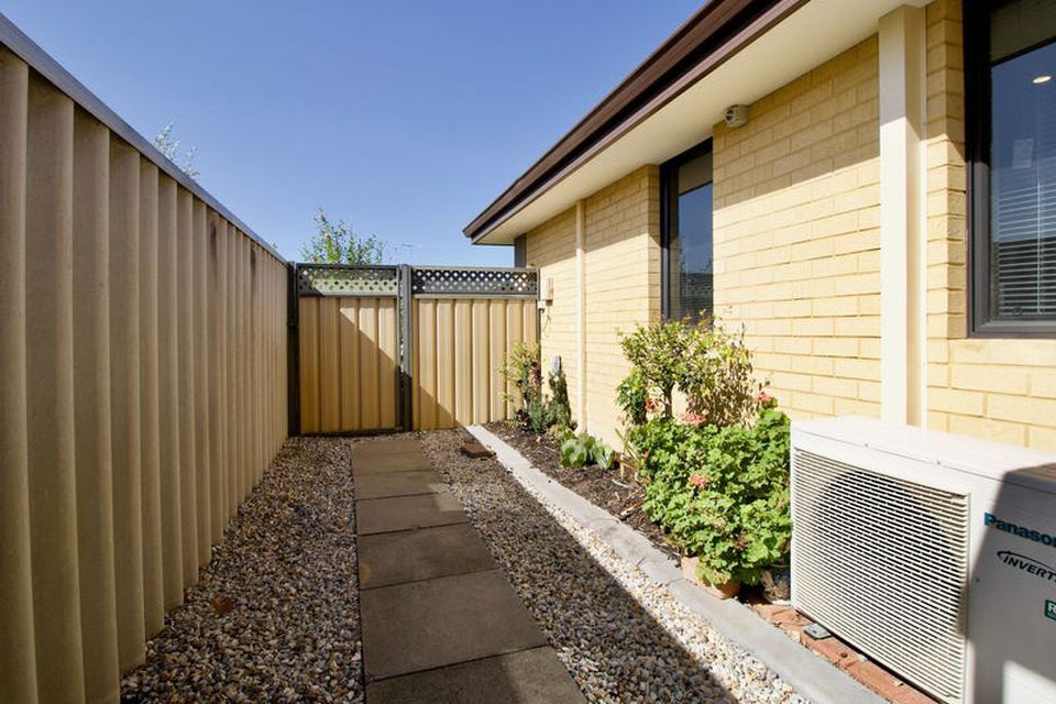 24 Almond Avenue , Shoalwater