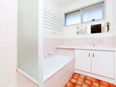 1 Lesley Drive, Hampton Park