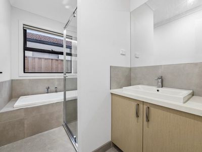 28 Palmdale Crescent, Mambourin