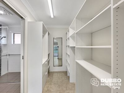 9 Meadowbank Drive, Dubbo