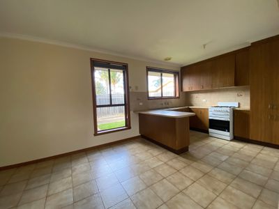2 / 59 Duncans Road, Werribee