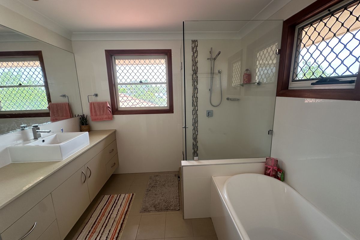 24 Aquarius Place, Bridgeman Downs