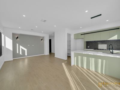 11 Pursuit Street, Mambourin