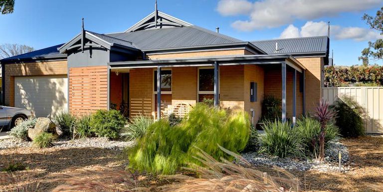 39 Weir Street, Euroa