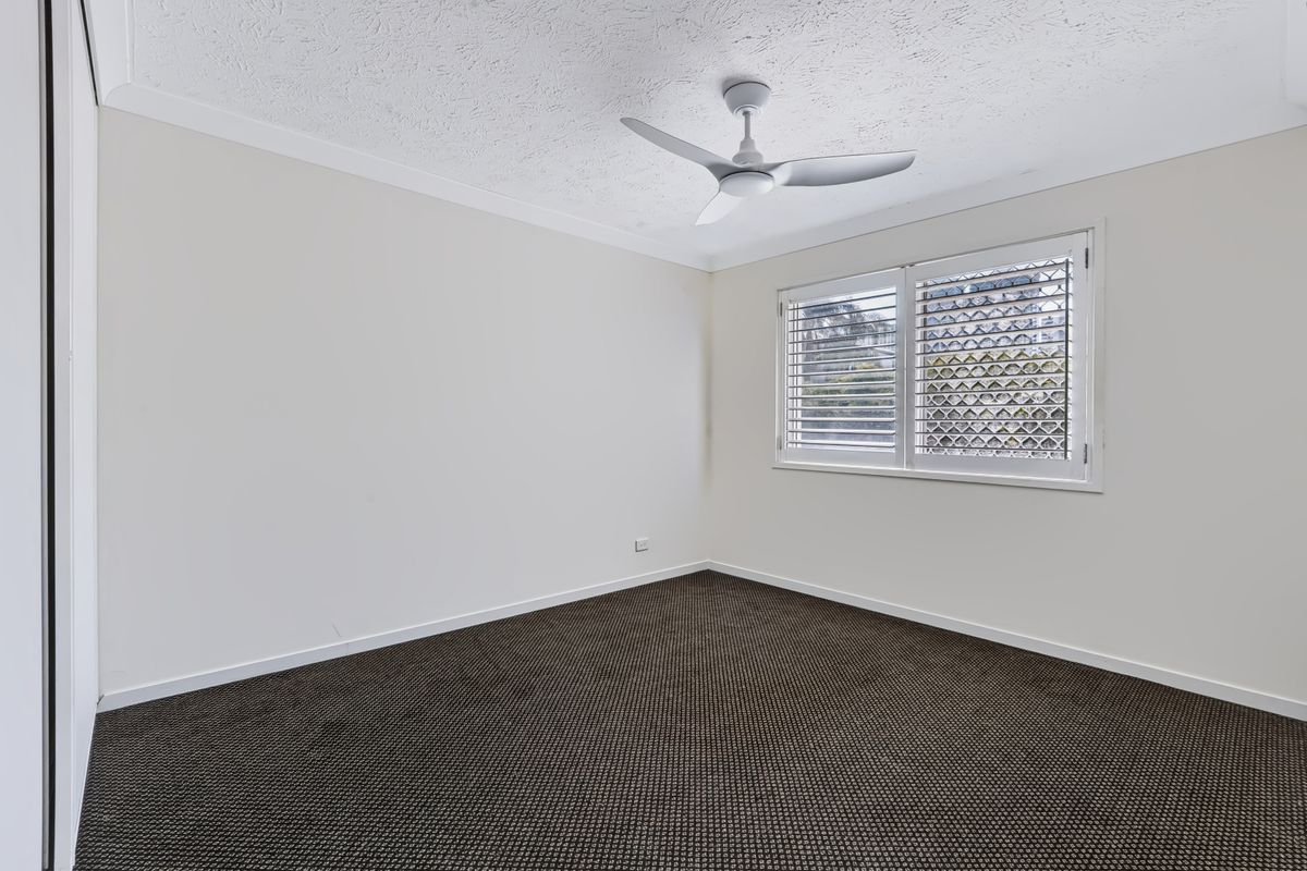 2 / 4 Orvieto Avenue, Mermaid Waters