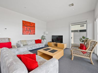 5 / 5 Adelaide Street, George Town