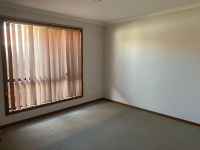4 Retreat Place, Werribee