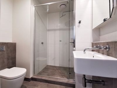 2111 / 28 Bouverie Street, Carlton