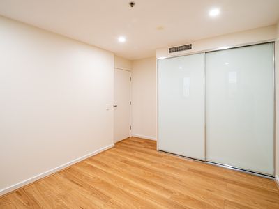 1701 / 10 Balfours Way, Adelaide