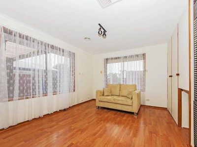 4 Charinga Avenue, Werribee