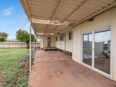 41 Eureka Street, Hannans