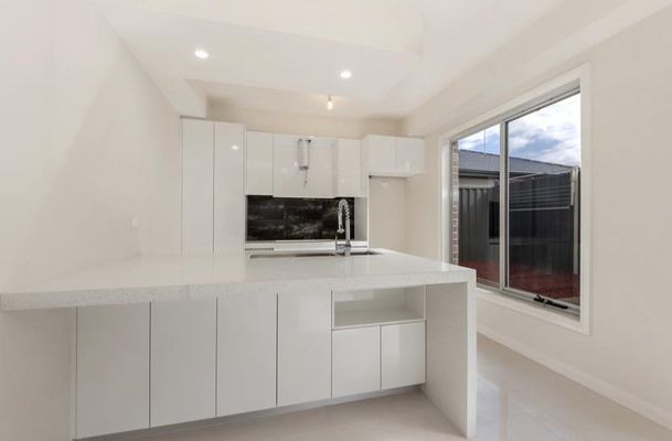 4 Frontier Avenue, Greenvale