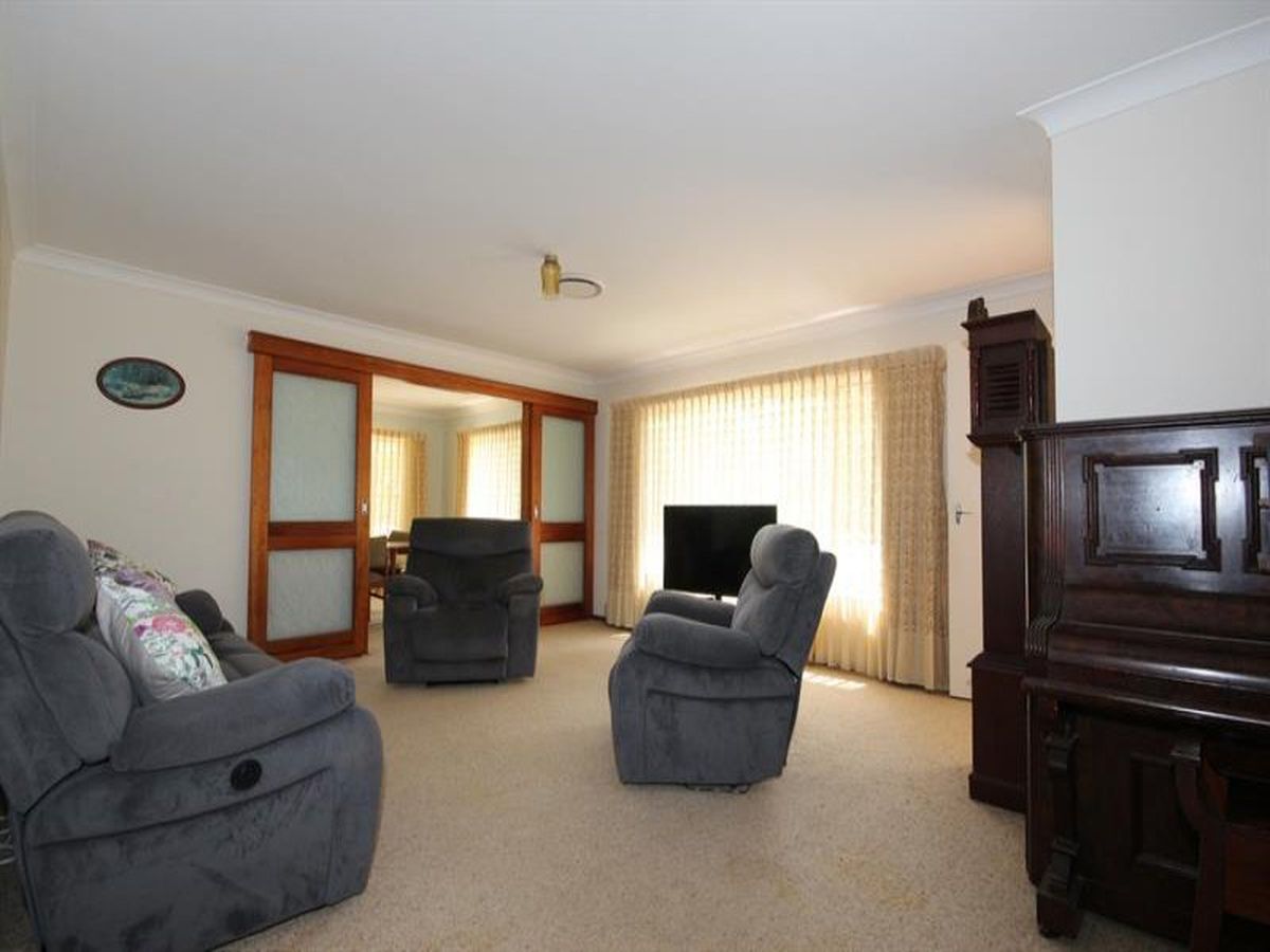10 Michael Drive, Salt Ash, Salt Ash - Thumbnail 8