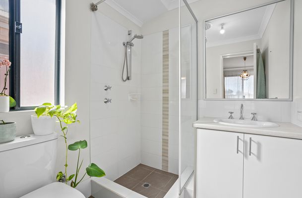 2 PENDRAGON LANE, Baldivis