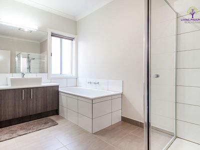 5 Leadbeater Street, Point Cook