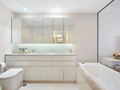 2 Sunset Avenue, Paradise Point
