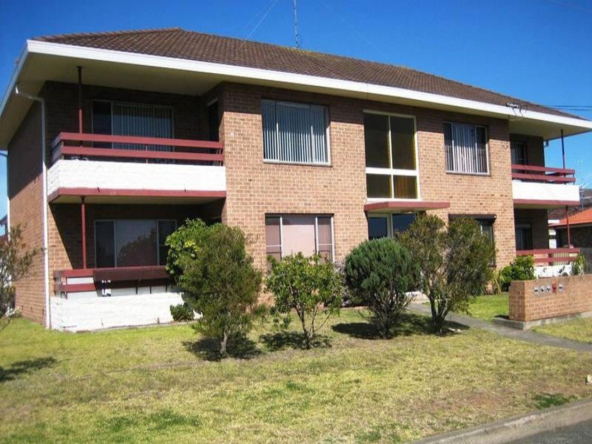 2 / 2 Denison Avenue, Barrack Heights