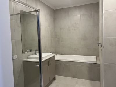 6 Shiraz Ave, Fraser Rise