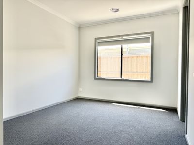 3 Farmingdale Street, Manor Lakes