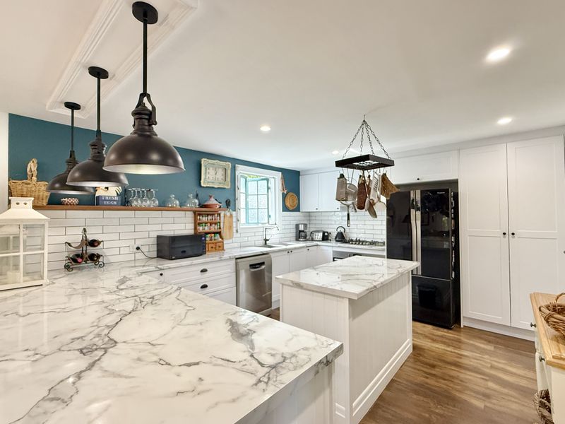 2 Saunders Street, Point Vernon, QLD, Point Vernon - Thumbnail 3