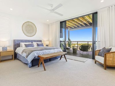 2102 / 13 Lakeview Rise, Noosa Heads