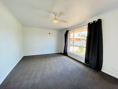 82 Sturt Circle, Dubbo