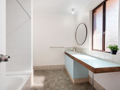 7 De Bernales Street, Hannans