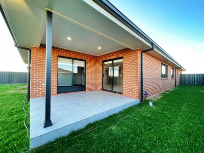 35 Federation Boulevard, Forbes