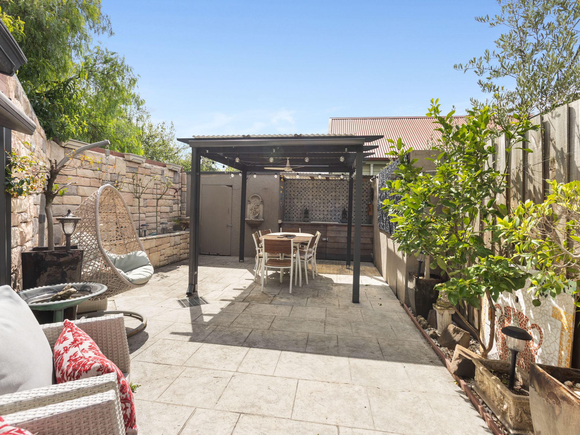2 / 14A Pole Street, Seddon