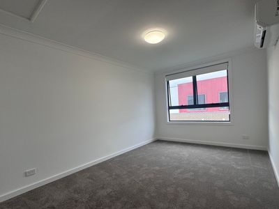 5 Calamvale Glade, Riverstone