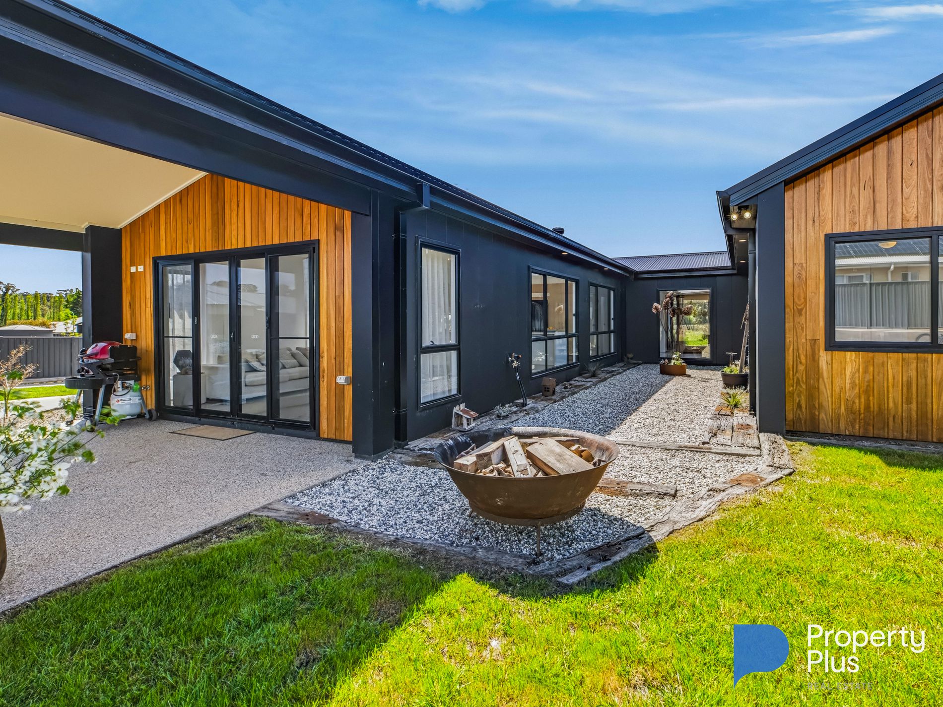 8 Banksia Court, Campbells Creek