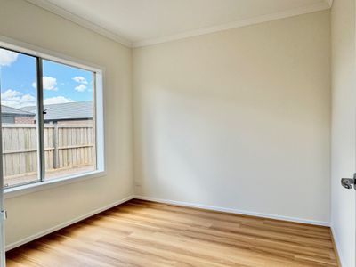 14 Farmingdale Street, Manor Lakes