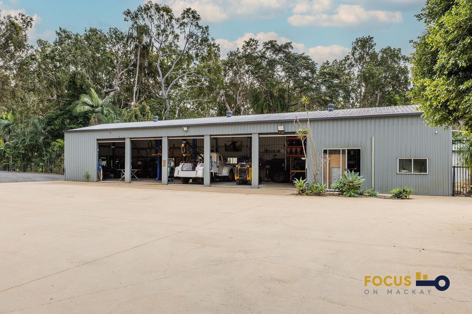 220 Miran Khan Dve, Armstrong Beach