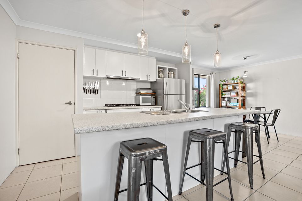 2 PENDRAGON LANE, Baldivis