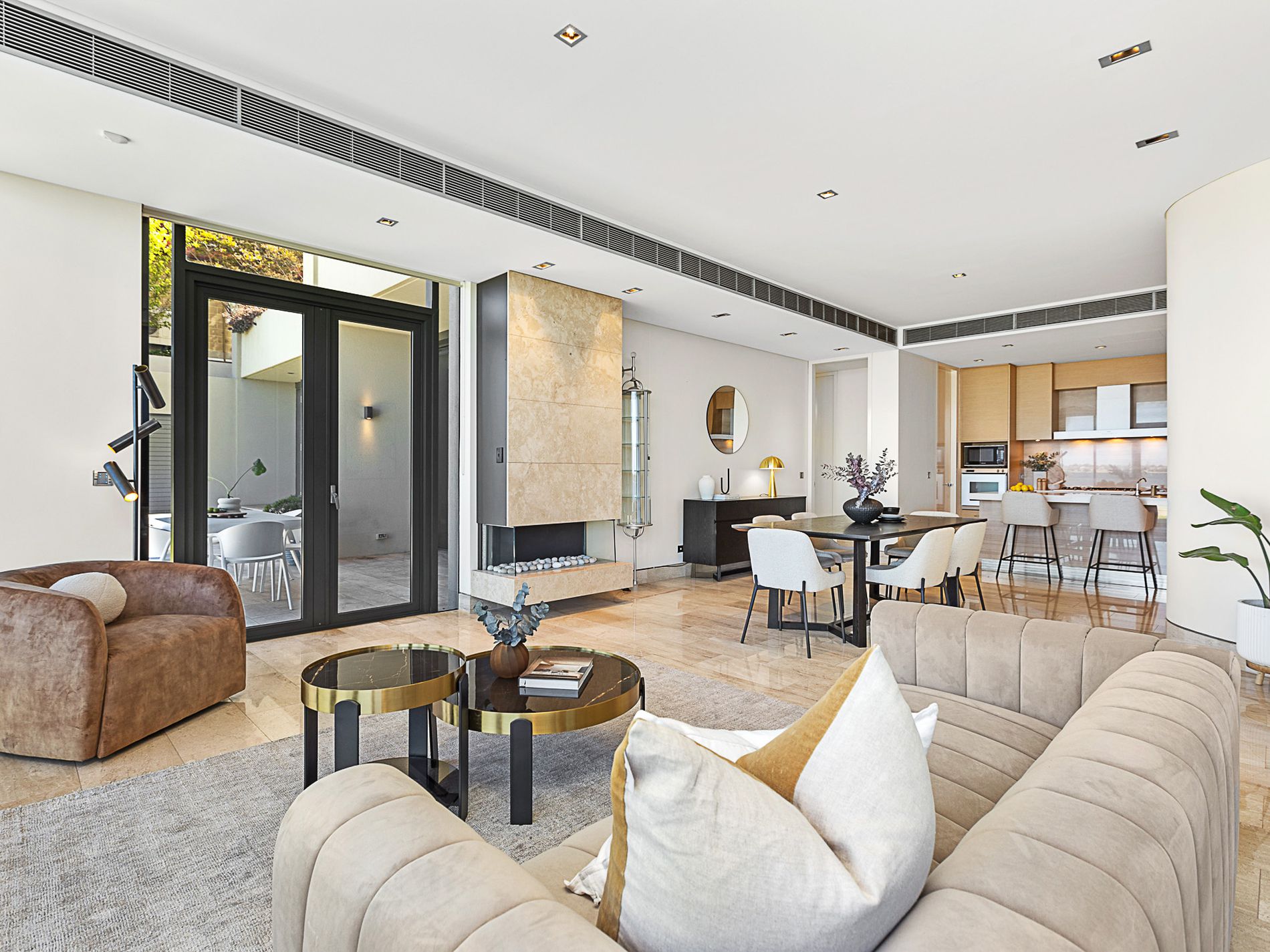 1 / 8 Mounts Bay Road, Crawley