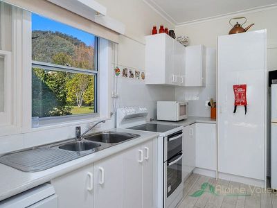 14 Beauty Avenue , Mount Beauty